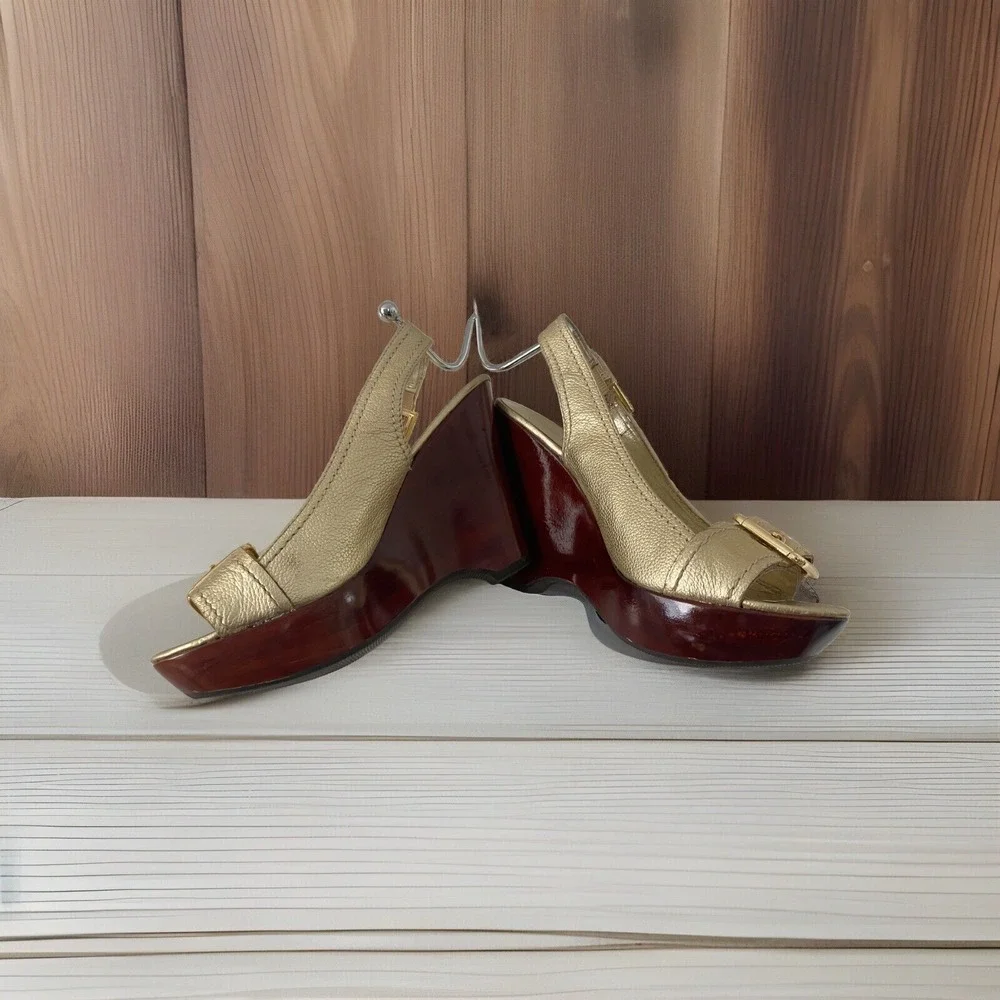 Nine West Women's‎ Wedge Sandals Gold Leather Wood Heel Buckle Peep Toe Size 7.5